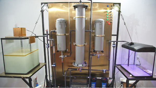 با ساخت دستگاه جداکننده اب از مشتقات نفتی و روغن با فناوری نانوغشایی